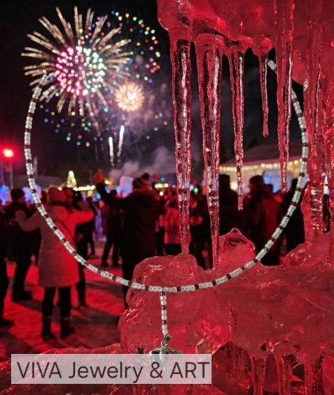 NASZYJNIK Z LABRADORYTU Z ZAWIESZKĄ